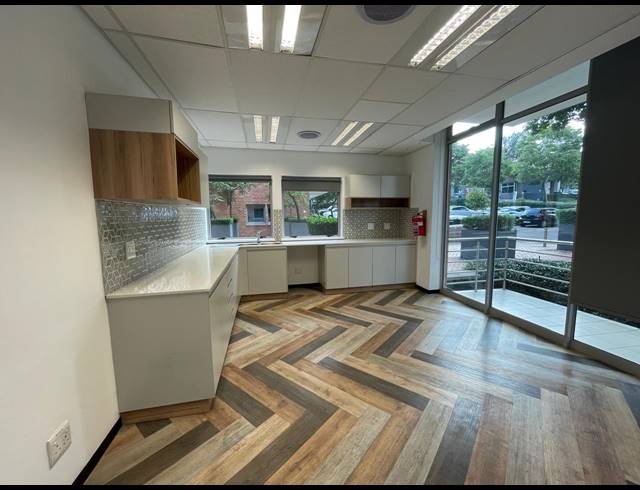 395M² OFFICE TO LET IN BRYANSTON
